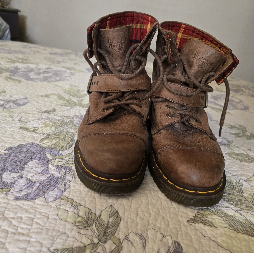 Dr Martens Triumph 1460 brown unisex boots with buckle